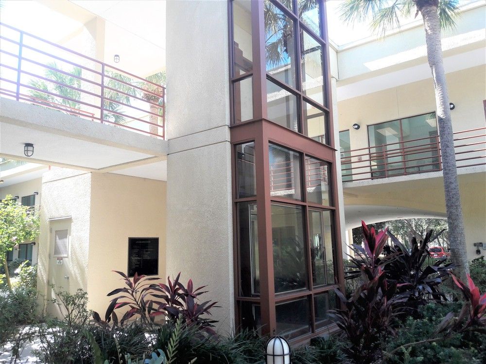 Live Oak Office Center: 2201 Cantu Court, Sarasota, FL 34232